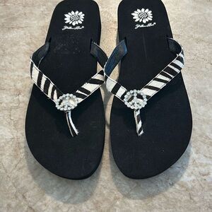 YELLOW BOX Zebra Peace Sign Flip Flops Size 20